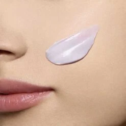 Clarins Nutri-Lumière Revive 7 Clarins Nutri-Lumière Revive -Collistar Negozio 648bcb1ce39ee1b8959a8bf1