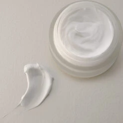 Crema Anti-Age Giorno Rivitalizzante 50 Ml 9 Crema Anti-Age Giorno Rivitalizzante 50 Ml -Collistar Negozio 648e6c83e39ee19e433dbbee